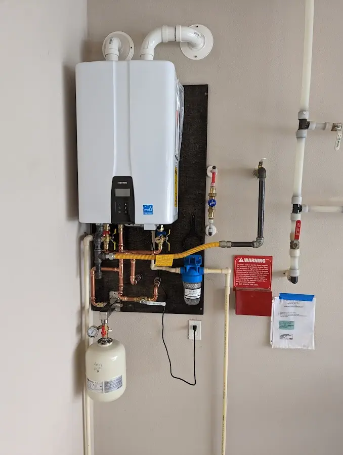 Professional plumber installing copper piping in a Sioux City home